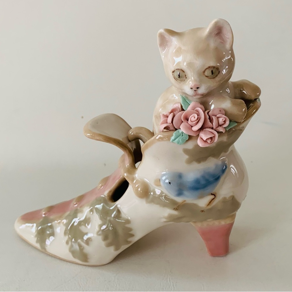 Vintage Porcelain Figurine The Cat Ina Shoe